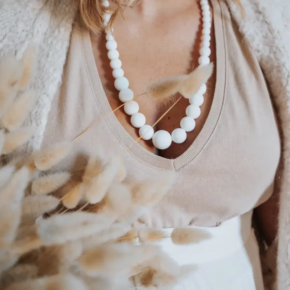 collier allaitement perles blanches